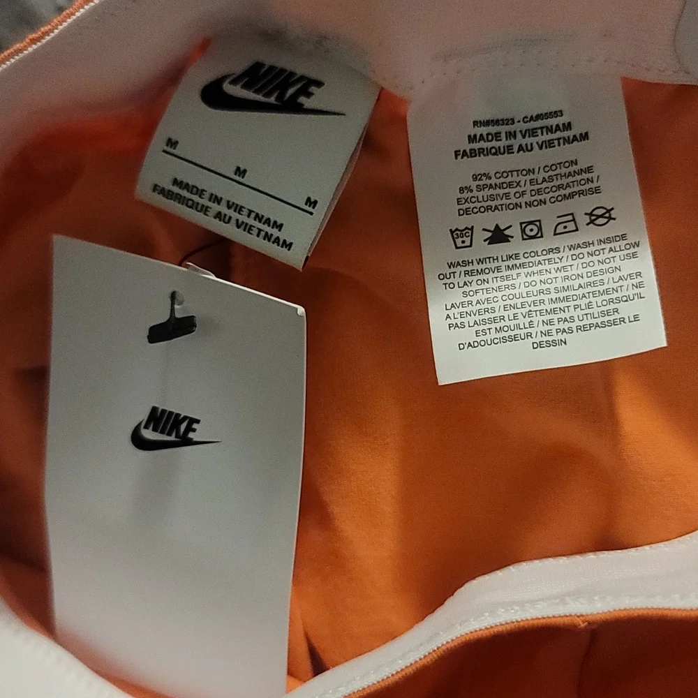 NIKE GIRL'S TIGHT FIT LOGO LEGGING: PEACH: NWT: SZ M